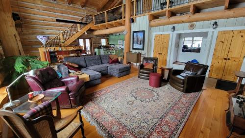Firefly Creek Lodge - photo 4