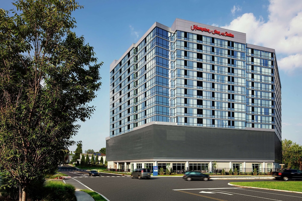 Hampton Inn & Suites Teaneck Glenpointe - photo 34