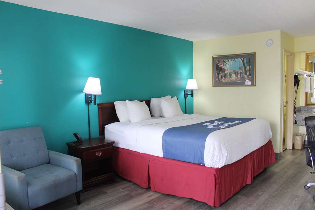 Days Inn by Wyndham Marianna - photo 15