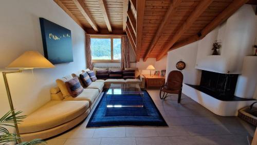 Chesa Bellaval Haus Rizza 3 1 2 Zimmerwohnung — 4-Star Luxury Hotel in Silvaplana, Switzerland