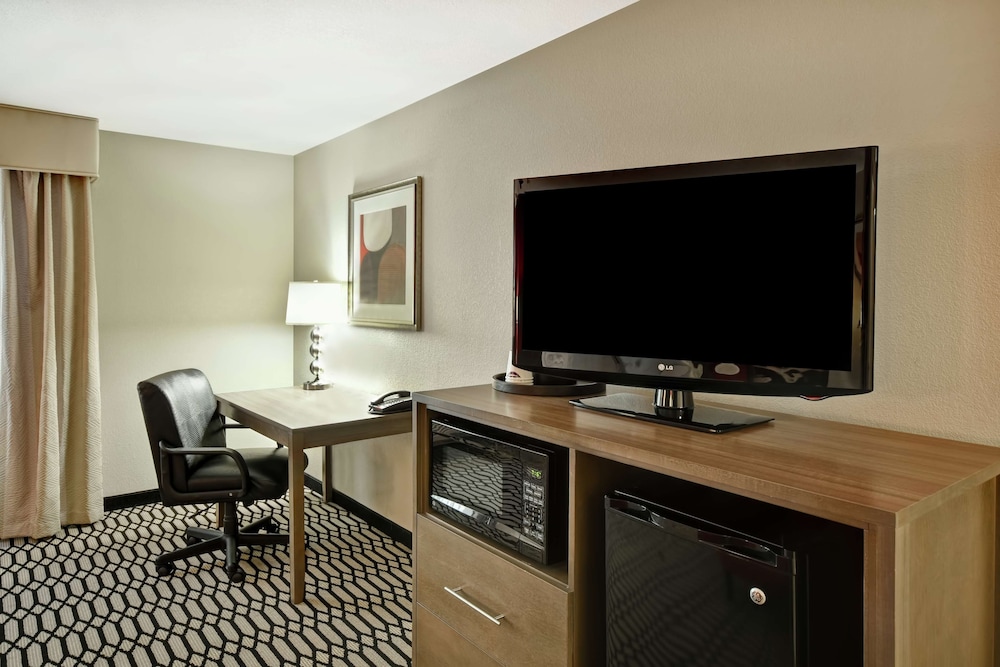 Hampton Inn Middletown - photo 18