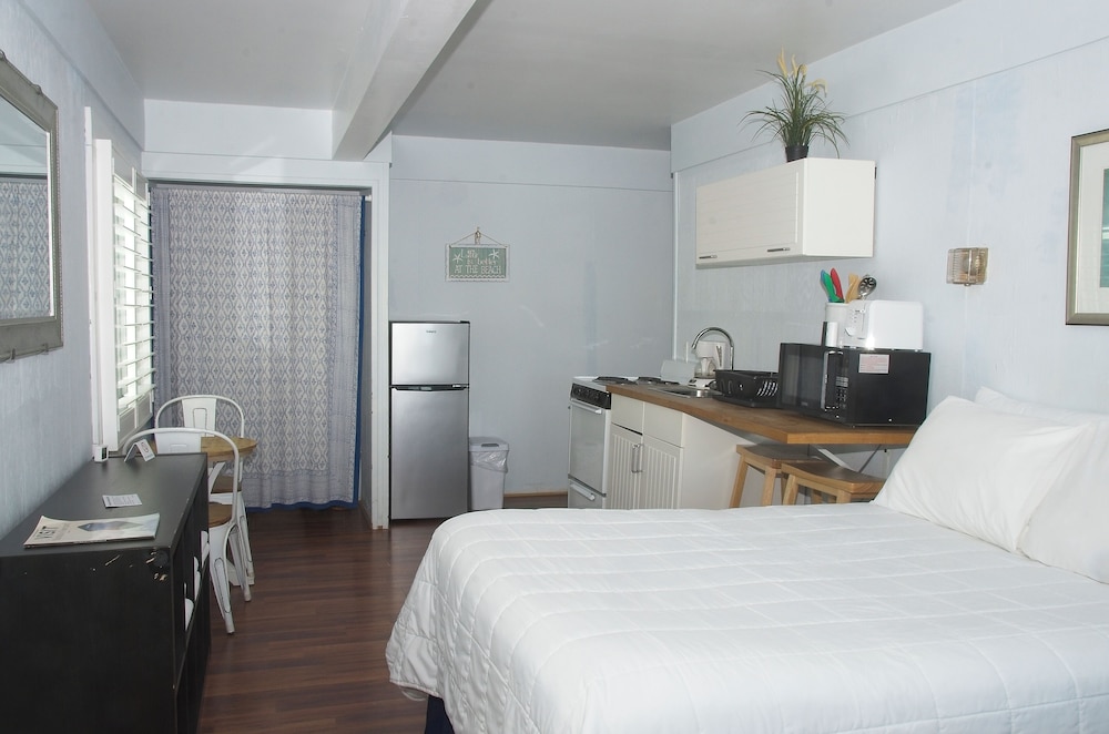 Vineyard Harbor Motel Private Beach - photo 162