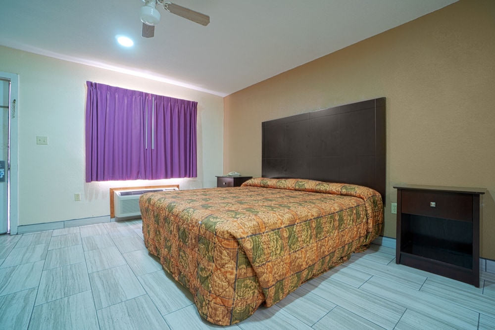 Texas Inn San Benito near Harlingen - photo 16