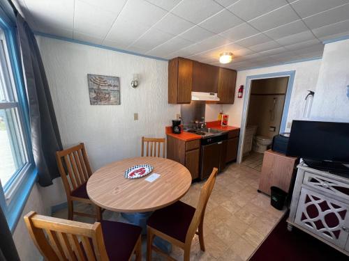 Claddagh Motel & Suites - photo 78