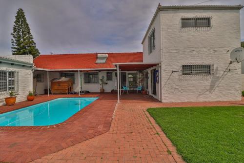 Milnerton Oak Lodge Home Away from Home
