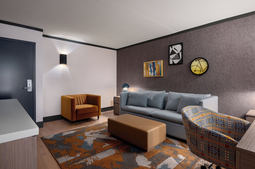 Hotel Indigo Detroit North Troy by IHG - photo 37