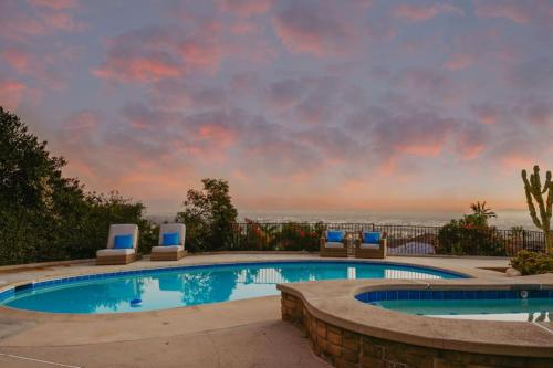 Overlooking Luxury Pool Heat Spa Games — hotel in Pico Rivera