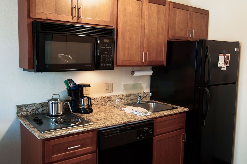 Candlewood Suites Salina by IHG - photo 13