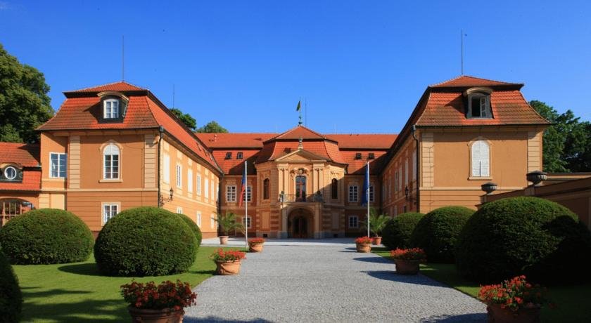 Hotel Zámek Štirín — hotel in Kamenice