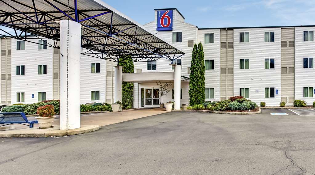 Motel 6 Roseburg OR - featured photo