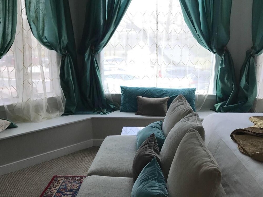 The Columbia Inn at Peralynna Manor - featured photo