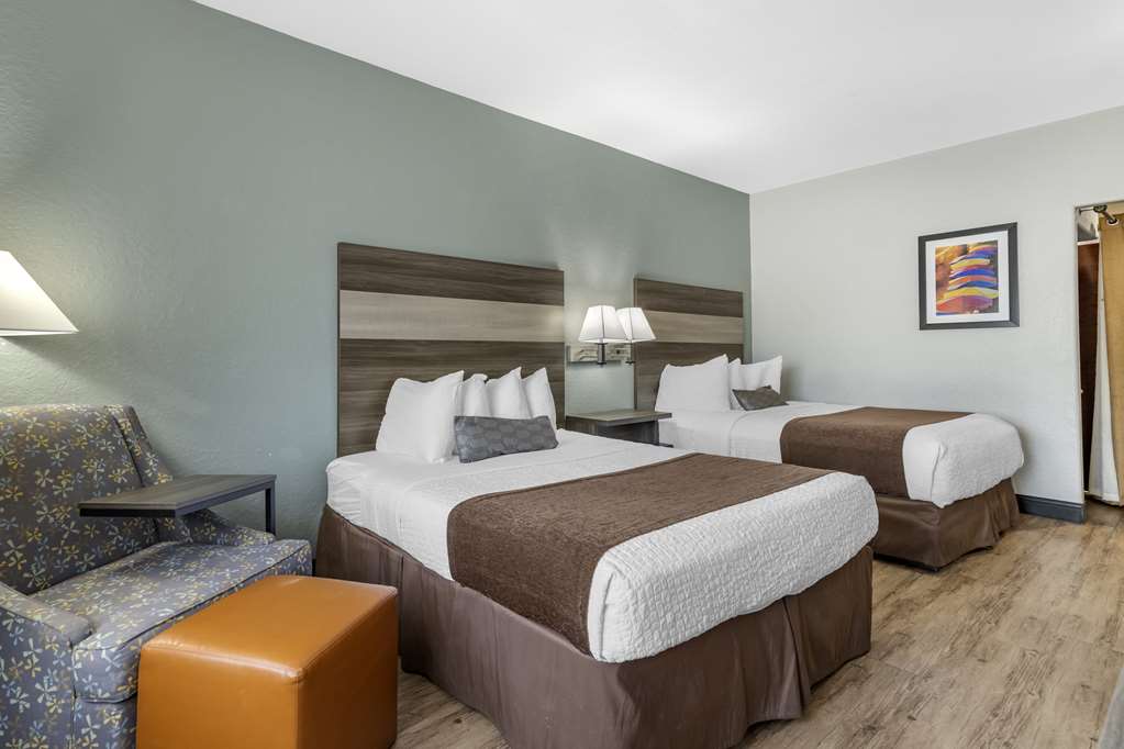 Best Western Plus Victoria Inn & Suites - photo 21