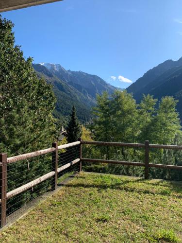 Trilocale Fumeclo — 4-Star Luxury Hotel in Temu, Italy