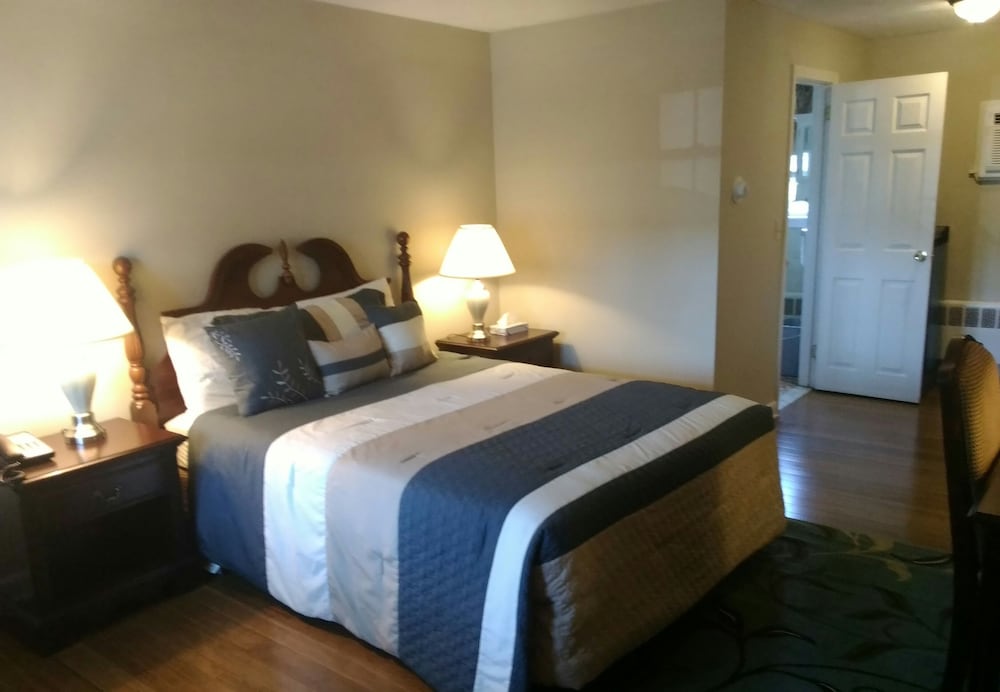 Colonial Inn Seekonk - photo 8
