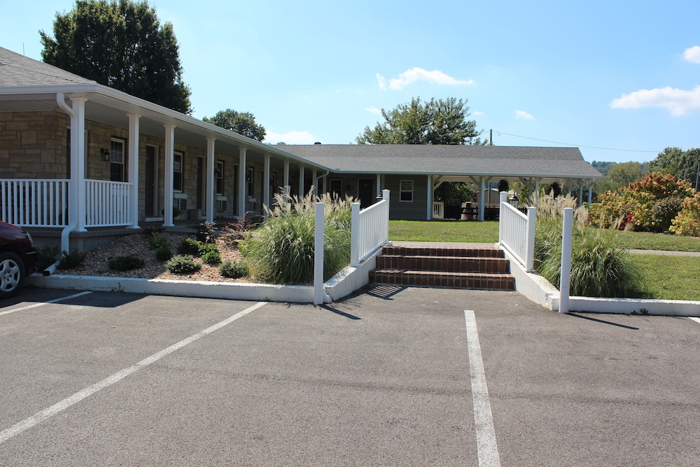 Brown's Motel Aberdeen - photo 25