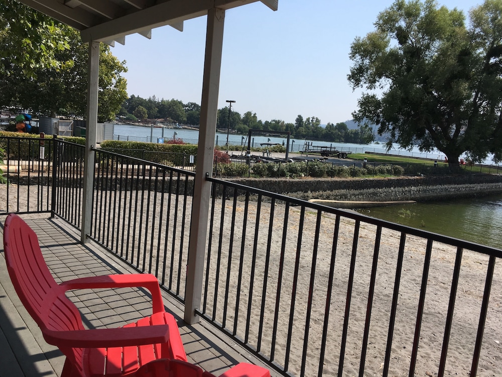 Clear Lake Cottages & Marina - photo 96
