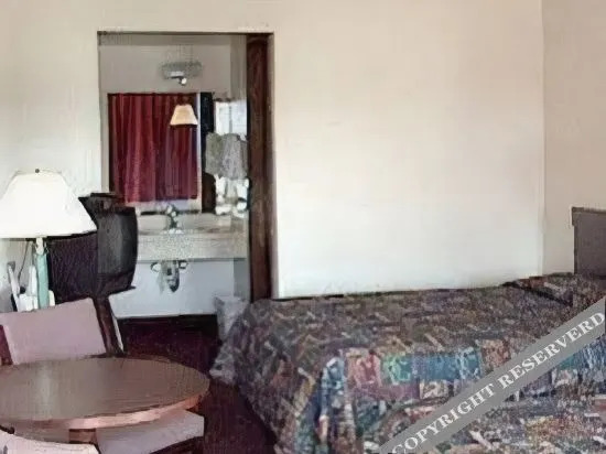 Economy Lodge and Suites Lincoln - photo 3