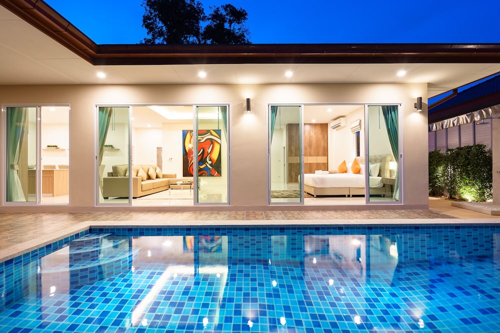 Luxury Pool Villa A18 — 4-Star Luxury Hotel in Bang Lamung, Thailand