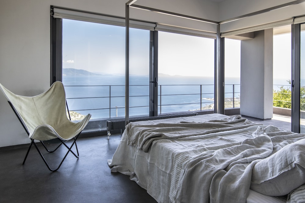 Sea View Villa Schinias — 4-Star Luxury Hotel in Marathonas, Greece