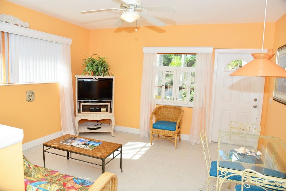 The Palmview and Sandpiper Inns - photo 16