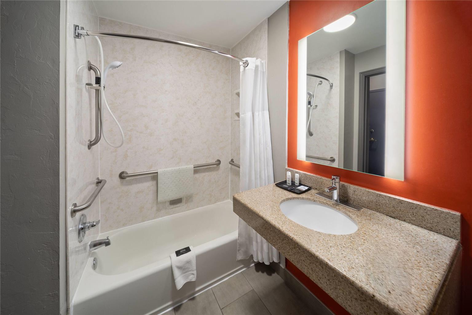 La Quinta Inn & Suites by Wyndham Oklahoma City Moore - photo 18