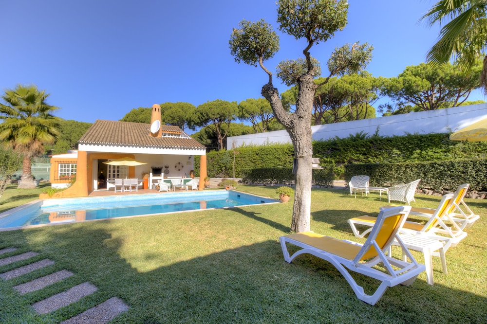Villas2go2 Smash — 4-Star Luxury Hotel in Loule, Portugal