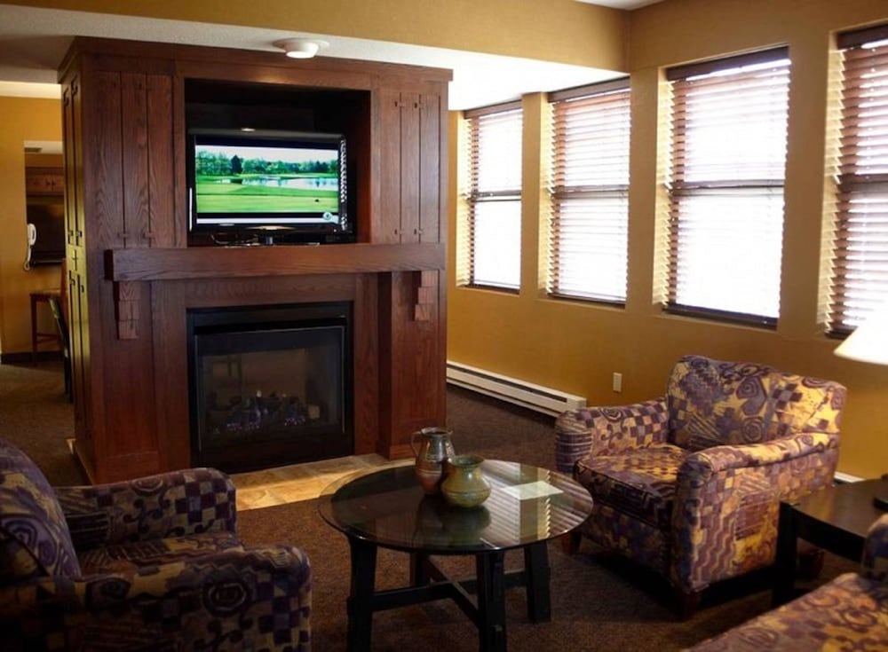 Holiday Inn Pewaukee Milwaukee West by IHG - photo 7