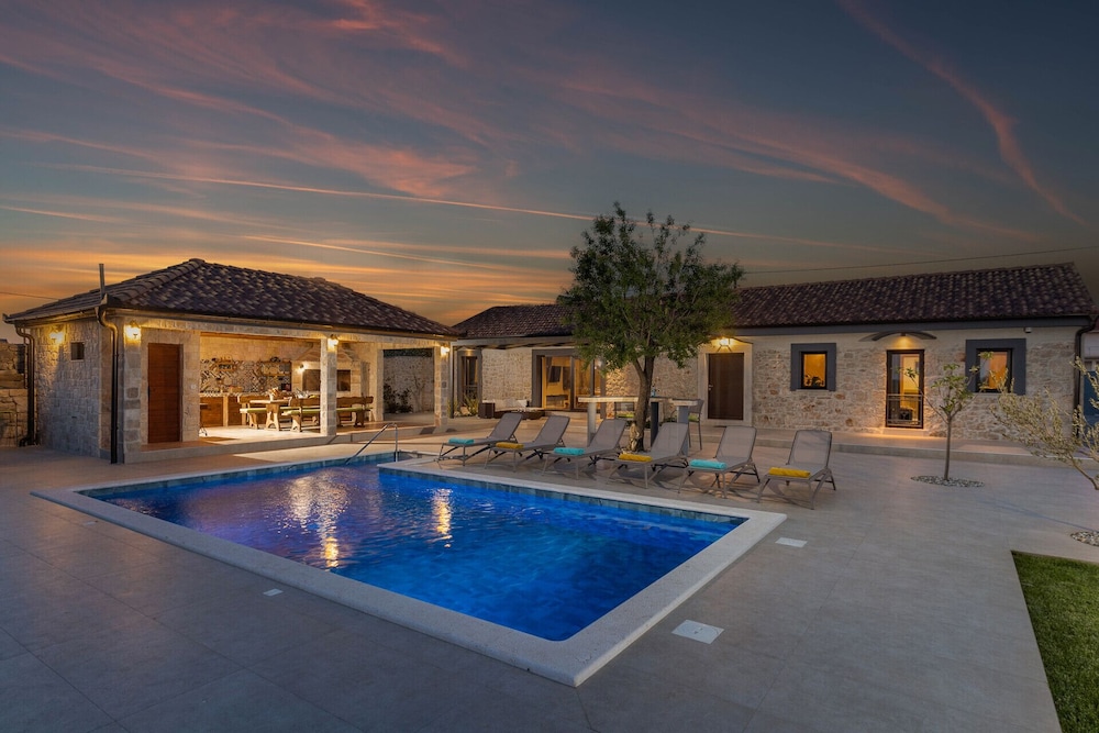 Villa Tany ZadarVillas — 4-Star Luxury Hotel in Zemunik Donji, Croatia