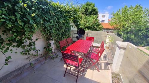 Leon Gambetta F2 Terrasse Jardin — Drancy
