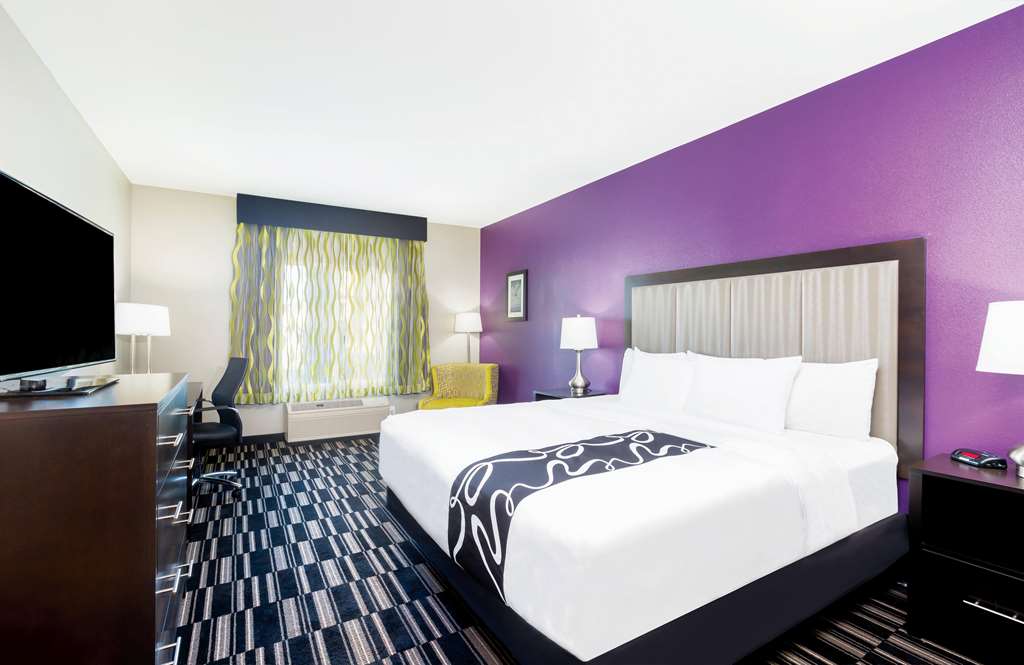 La Quinta Inn & Suites by Wyndham Fairfield Napa Valley - photo 21