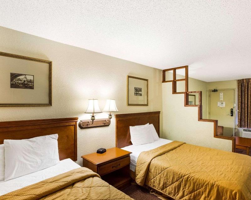 Rodeway Inn & Suites Fiesta Park - photo 28