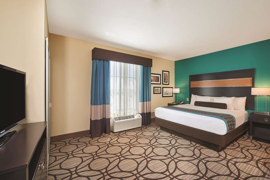La Quinta Inn & Suites by Wyndham Carlsbad - photo 34