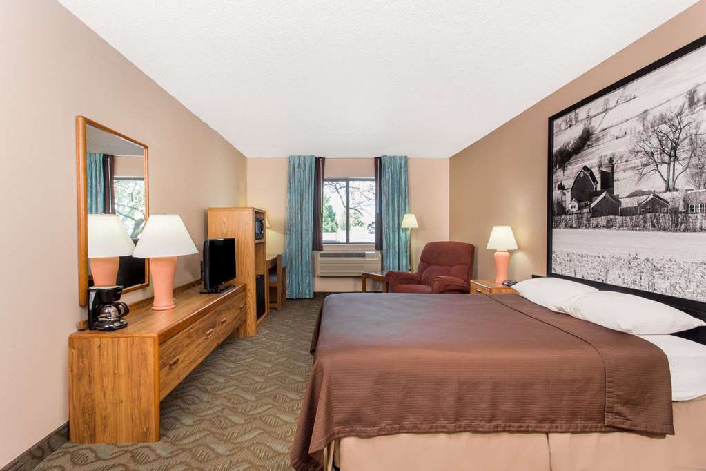 Super 8 by Wyndham Dodgeville - photo 11