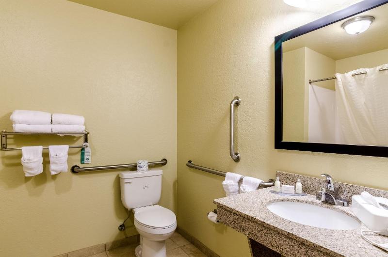 Cobblestone Inn & Suites Eaton - photo 8