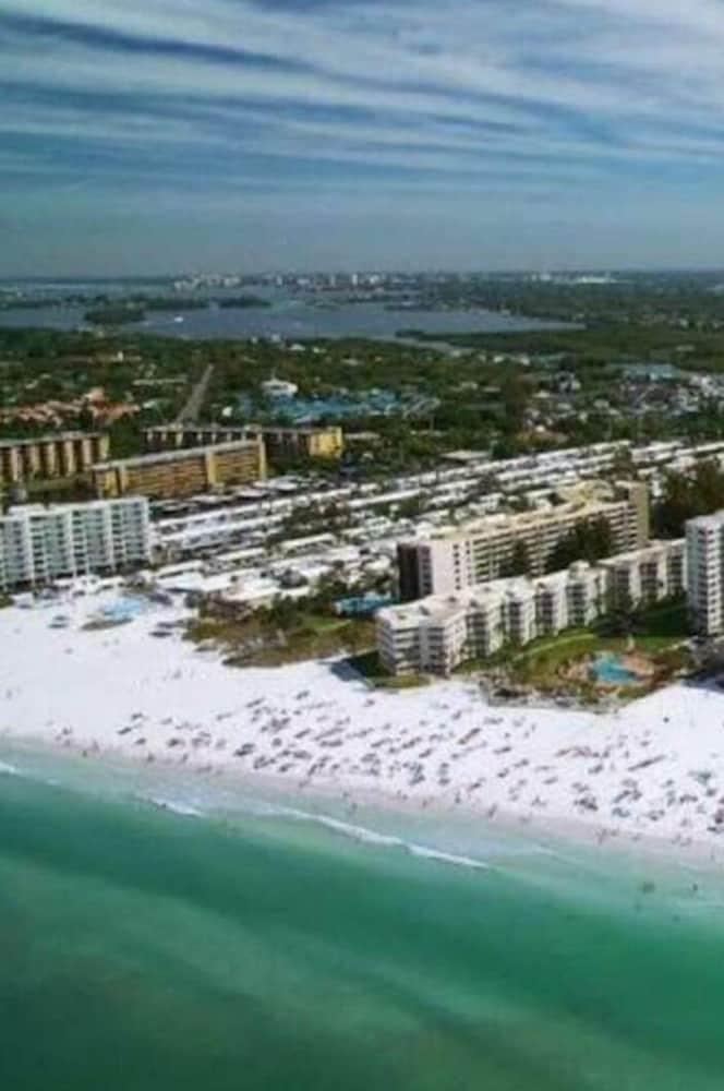 Harbor Towers Yacht Pool 1 Br condo by RedAwning - photo 14