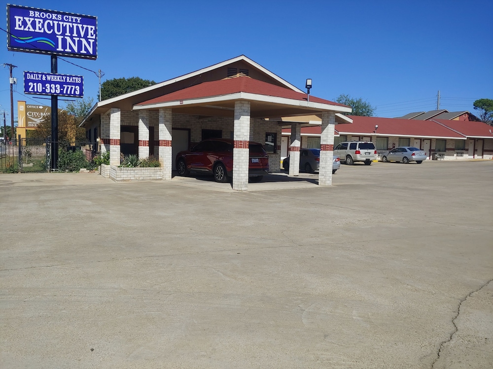 Brooks City Executive Inn - photo 15