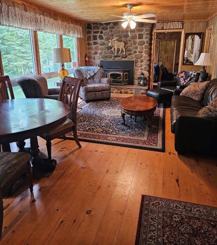 Butler's Bay Teal Lake 4 Bedroom Hotel Room by RedAwning - photo 9