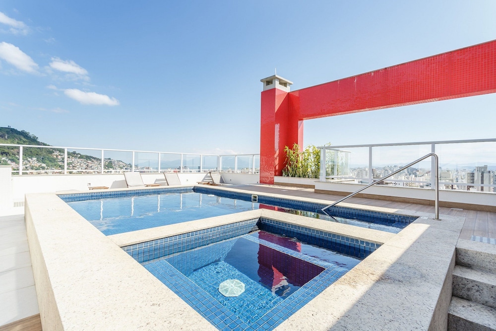 Apto no centro com piscina RRI103 — 4-Star Luxury Hotel in Florianopolis, Brasil