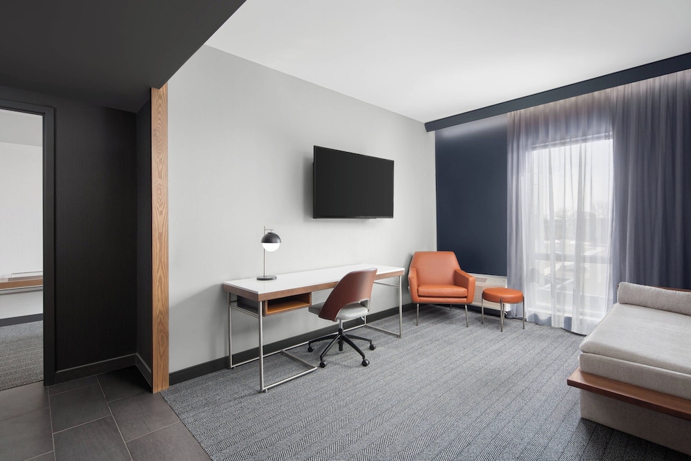 Courtyard by Marriott Lansing Downtown - photo 16