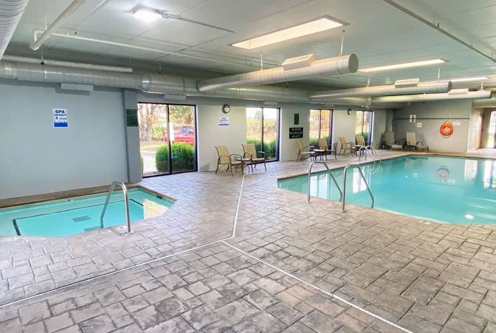 La Quinta Inn & Suites by Wyndham Clarksville - photo 4