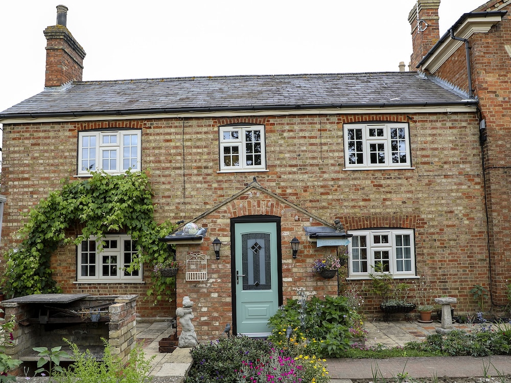 Woodleys Farmhouse — 4-Star Luxury Hotel in Milton Keynes, United Kingdom