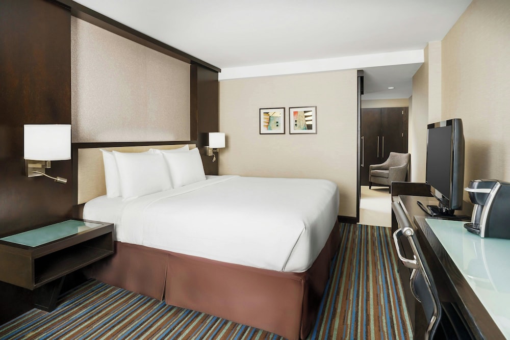 Courtyard by Marriott New York Manhattan Times Square - photo 23