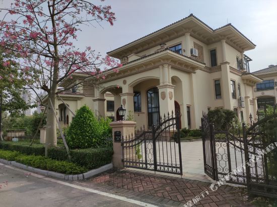 QU Na QU Na Holiday ENPING grand spring store Jiangmen in Encheng, People's Republic of China