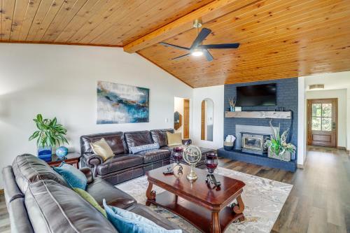 Tranquil Lakefront Greers Ferry Escape w Fire Pit — hotel in Fairfield Bay
