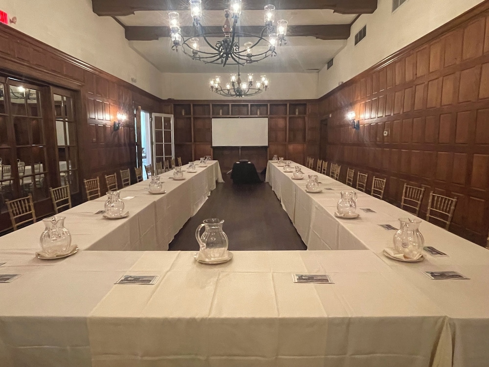 The Flanders Hotel - photo 110