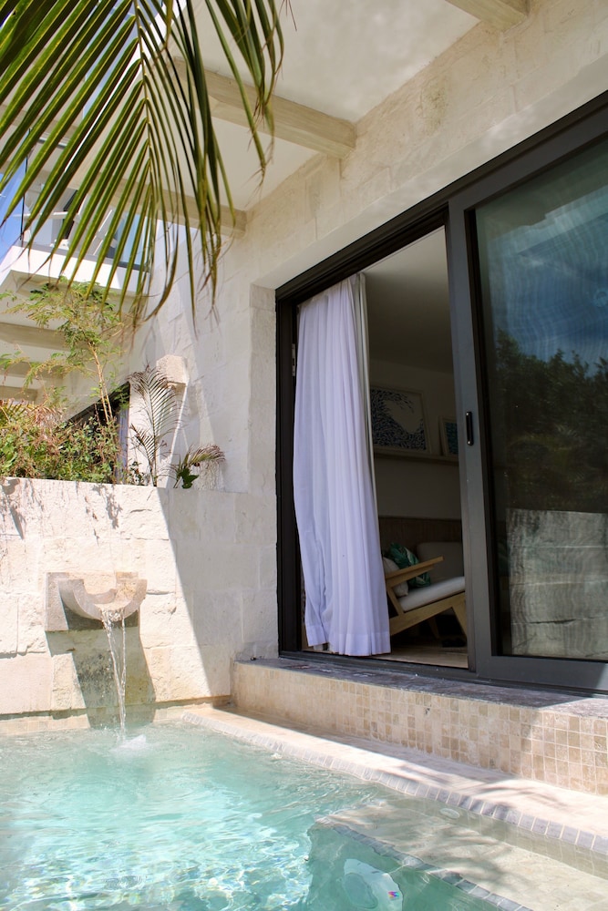 Private pool