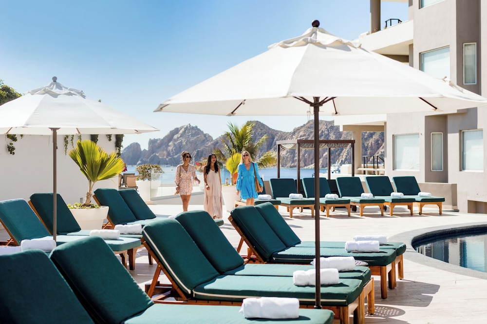 Poolside bar