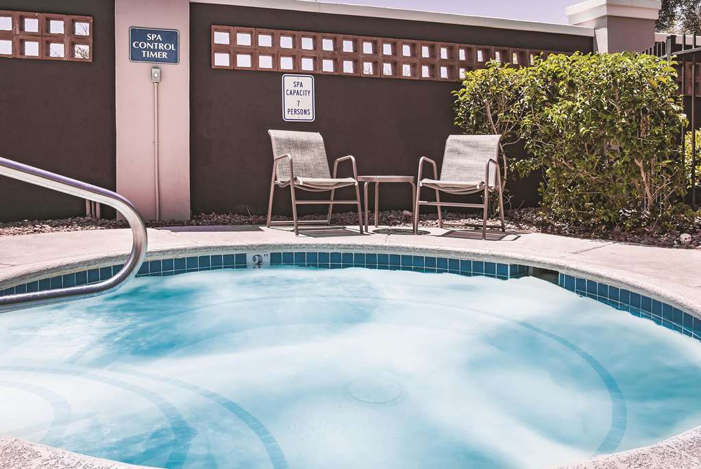La Quinta Inn & Suites by Wyndham Las Vegas Summerlin Tech - photo 8