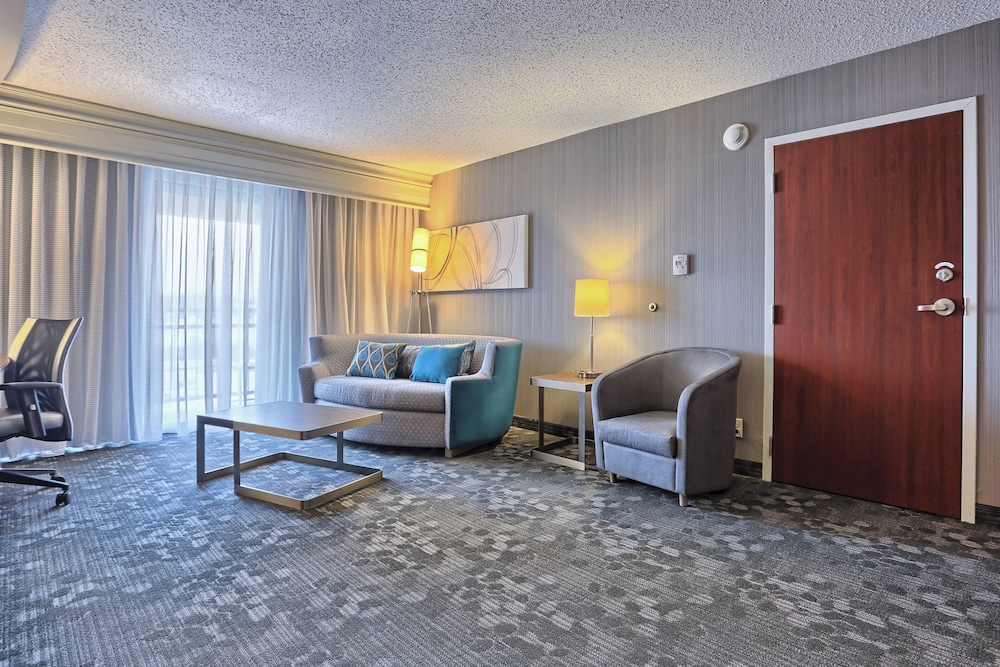 Courtyard by Marriott Harrisburg West Mechanicsburg - photo 21