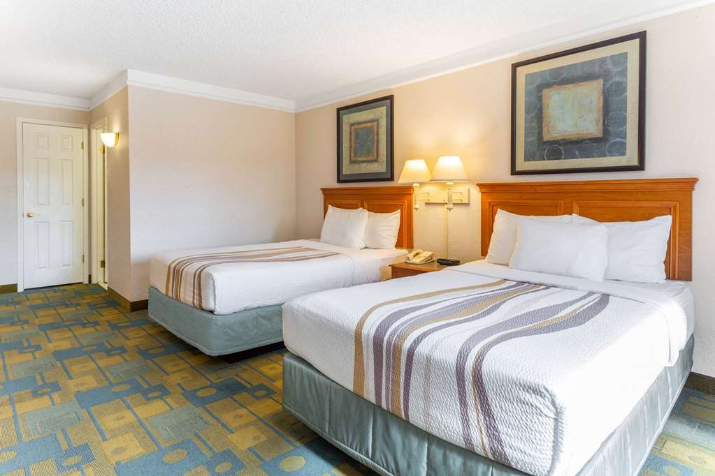 La Quinta Inn & Suites by Wyndham Redding - photo 14